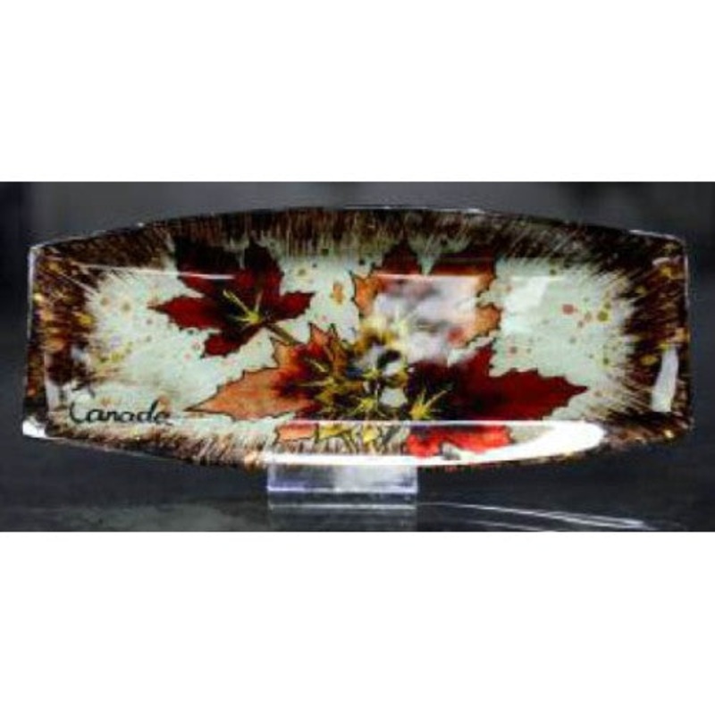 V25-269 – CANADA SOUVENIR SERVING TRAY MAPLE LEAF GLASS 11X4.5IN