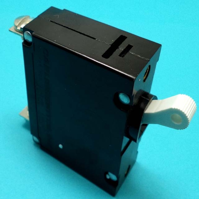 AA1-B0-34-625-3B1-C – CIRCUIT BREAKER 25A 277VAC TOGGL CHMT 1P 15MM DIA SCR ACTU WHT