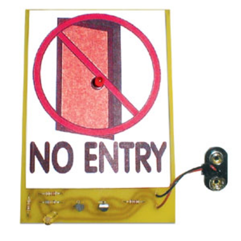 C6767 – NO ENTRY SIGN – FLASHING LIGHTS